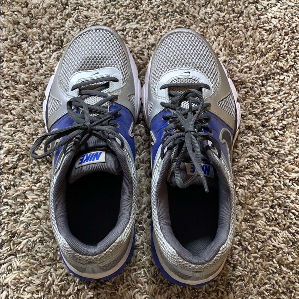 Nikes men’s shoe size 10.5